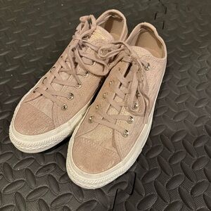 Converse Women's Low-Top Sneakers in Dusty Rose size 8